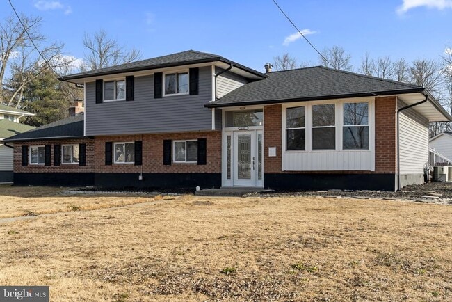 Building Photo - 139 Adrienne Ave