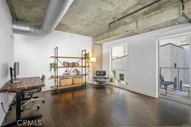 Building Photo - 645 W 9th St