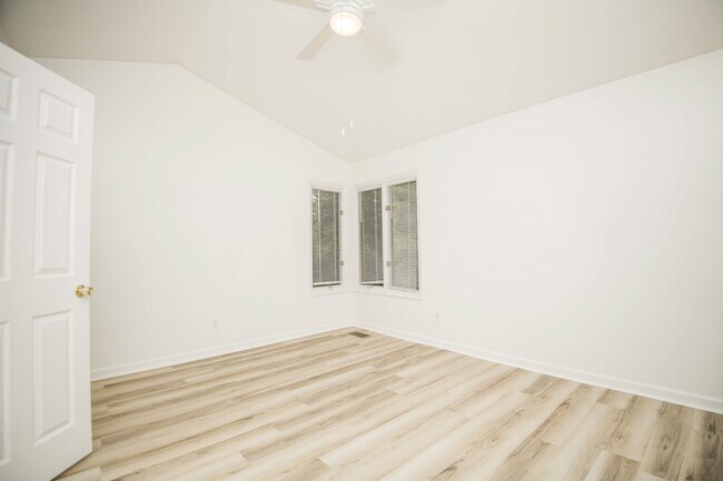 Building Photo - 106 Oohleeno Way