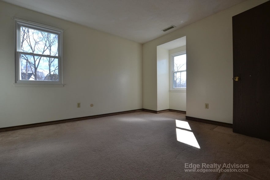 Building Photo - 5 General Greene Ave