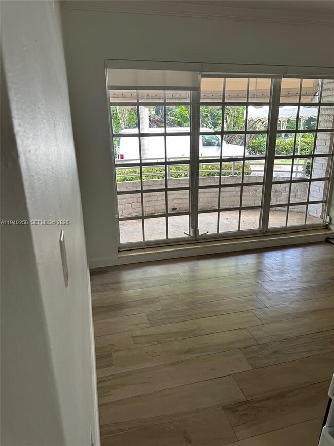 Building Photo - 60 Park Dr