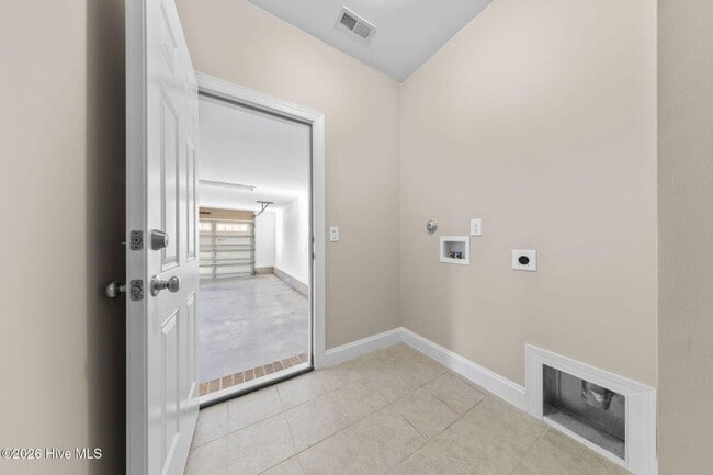 Building Photo - Beautiful 4 bedroom 3 bath home in Compass Pointe