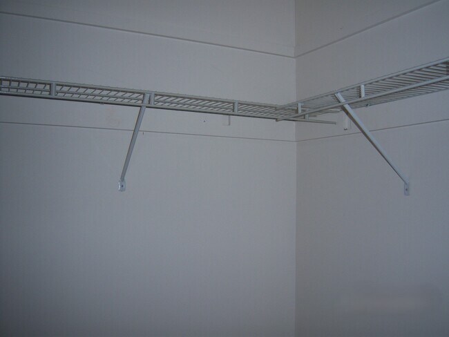 Building Photo - 611 SW 3rd Ter