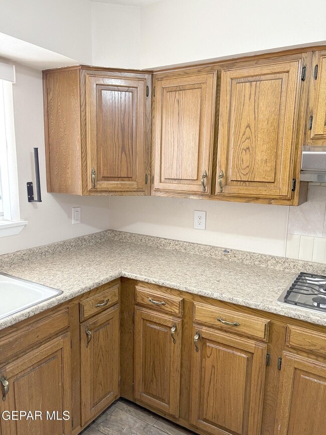 Building Photo - 3330 Wedgewood Dr