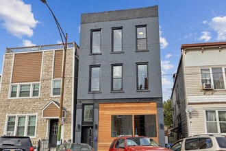 Building Photo - 1310 W Erie St