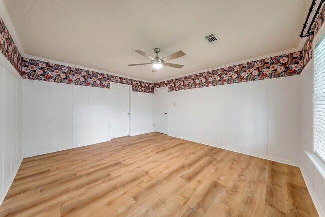 Building Photo - 16326 Heatherdale Dr