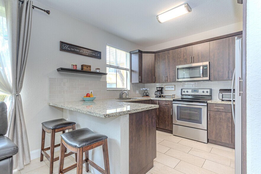 Building Photo - 2320 Shoma Ln