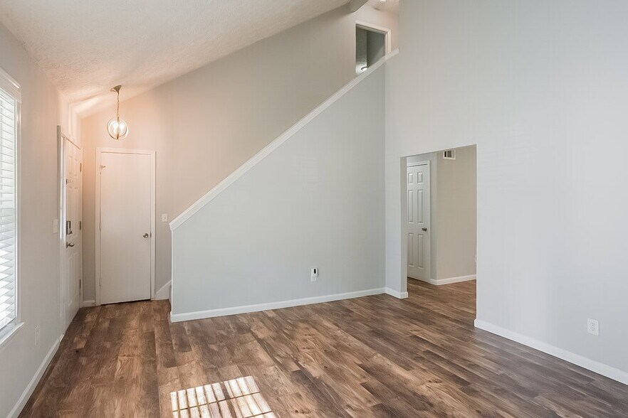 Building Photo - 5355 Forest Downs Cir