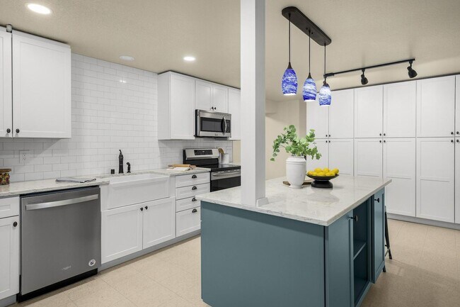 Primary Photo - AN 5621*