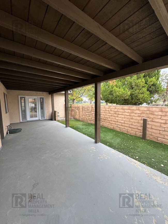 Building Photo - 55+ COMMUNITY- Charming 2-Bed, 2-Bath Home in Desirable 55+ Sunrise Community