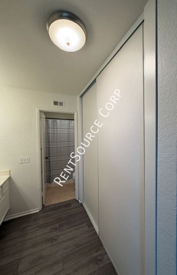 Building Photo - 2554 Olive Dr