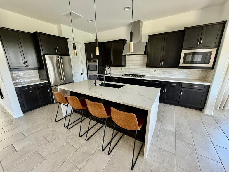 Building Photo - 10649 Thatcher Ave