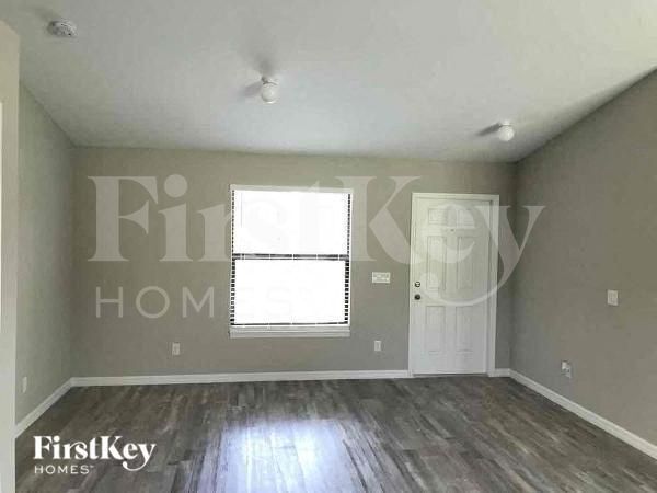 Building Photo - 753 Puccini Ave S