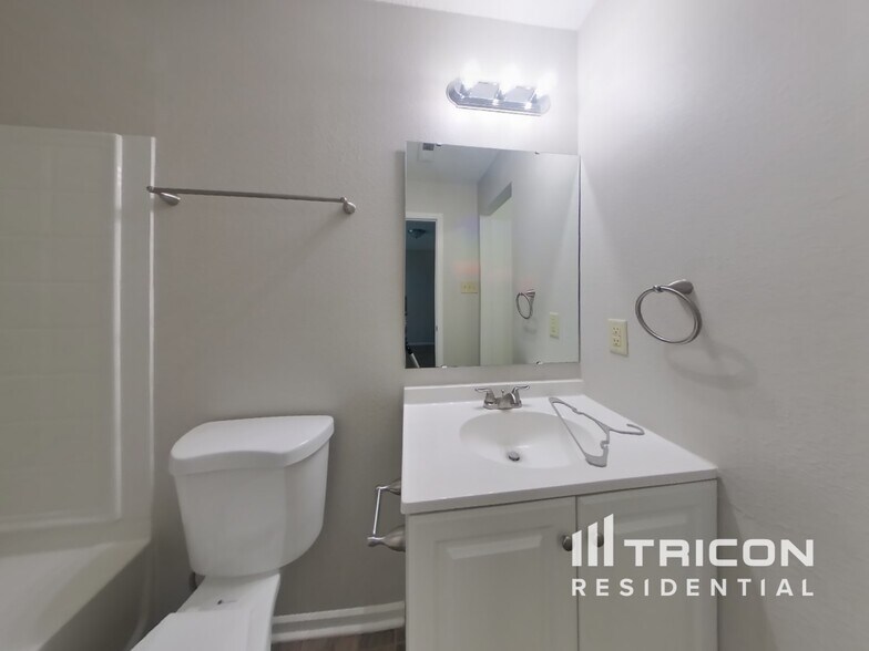Building Photo - 6409 Alonzo Dr