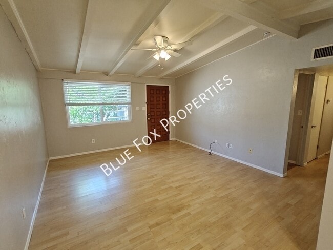 Building Photo - 5901 N Oracle Rd