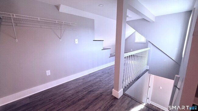Building Photo - 105 Willetts Ave