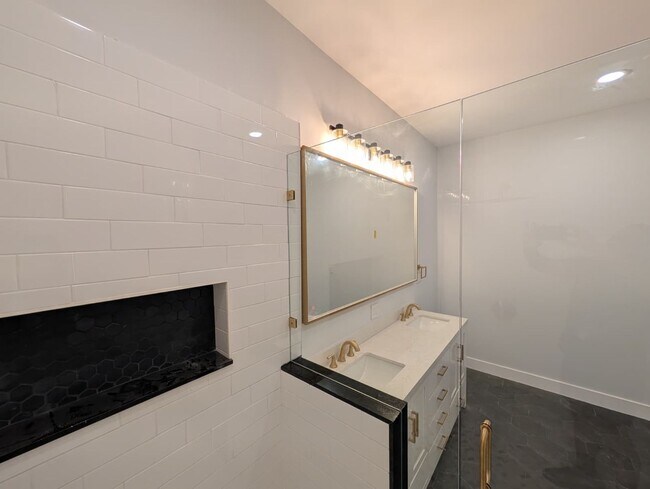 Building Photo - Luxury-Style 3BR Home in Prime West Palm Beach Location