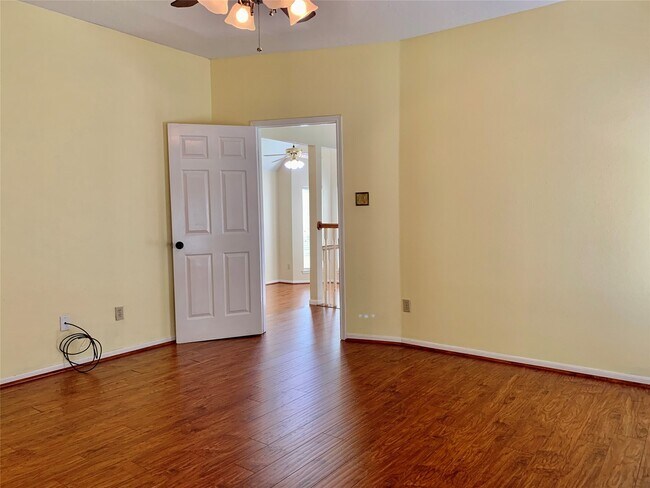 Building Photo - 14322 Village Birch St