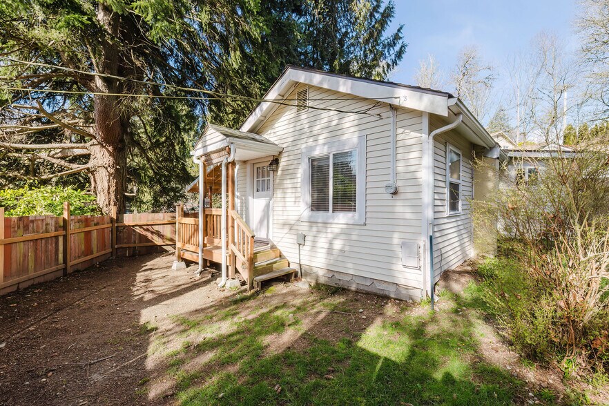 Building Photo - 3810 valley drive