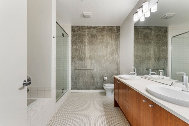 Building Photo - The Civic - 2 bed/2 bath, east facing 16th...