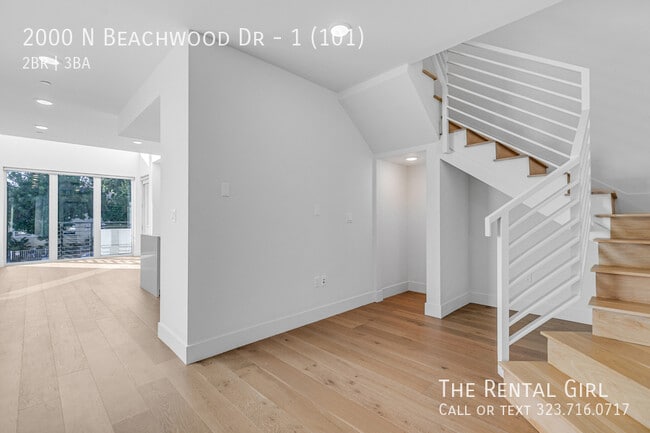 Building Photo - 2000 Beachwood Dr