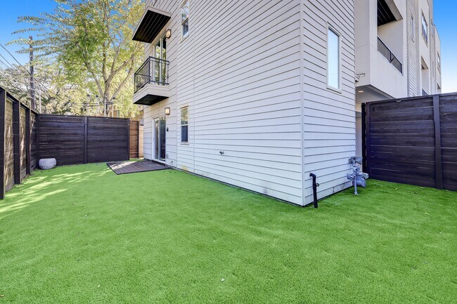 Building Photo - 1401 Fairview St