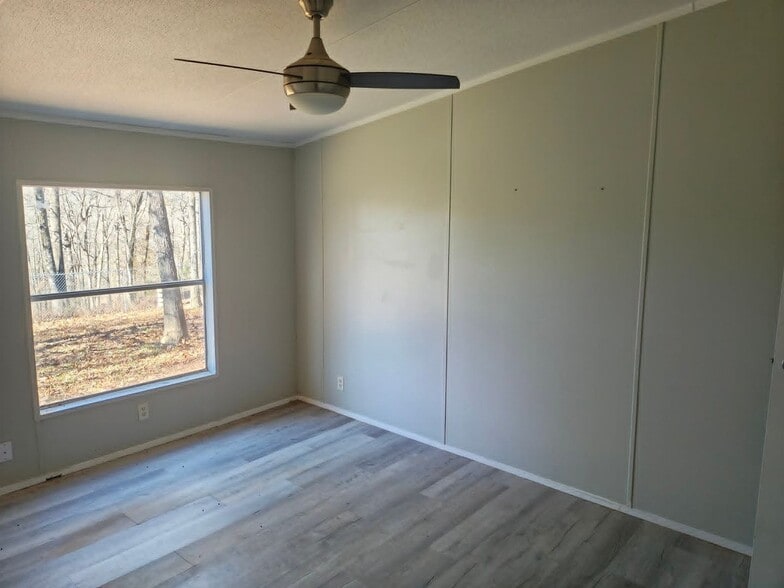 Building Photo - 15500 Low Gap Rd