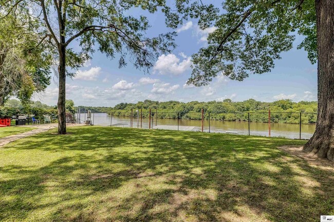 Building Photo - 237 River Oaks Dr