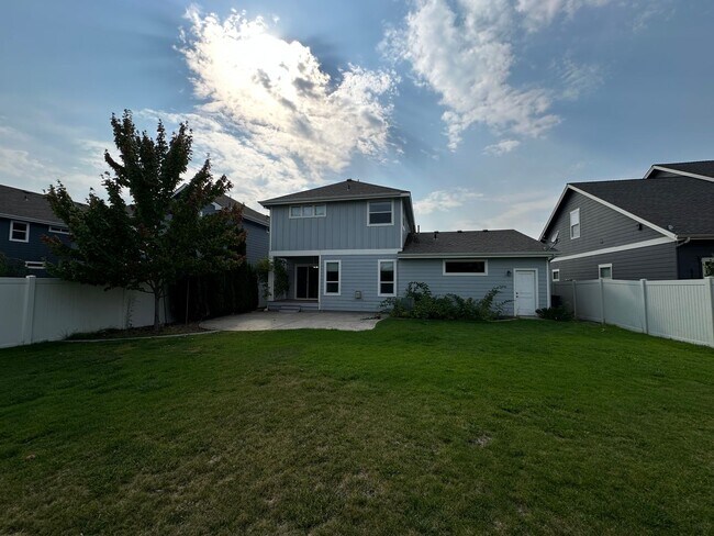 Building Photo - Cda Place Home