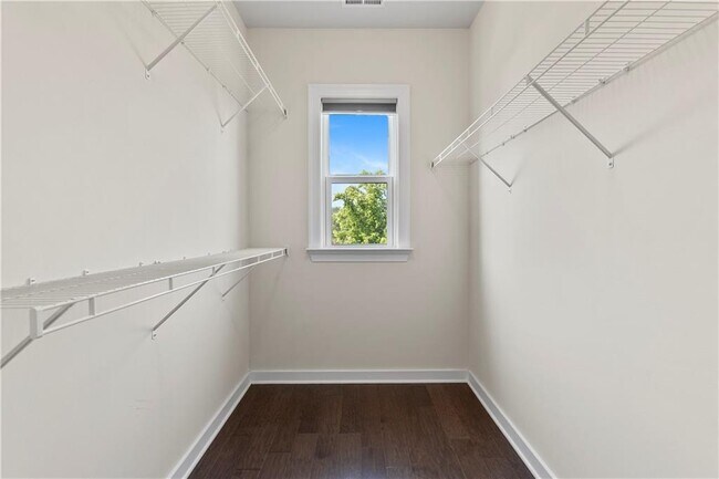 Building Photo - 2076 Holtz Ln