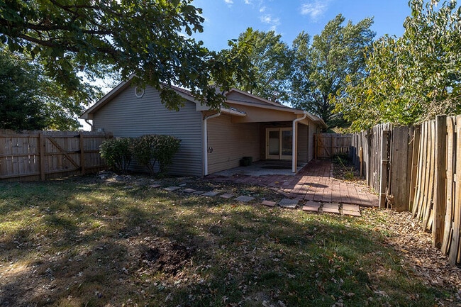 Building Photo - 1508 S Azalea