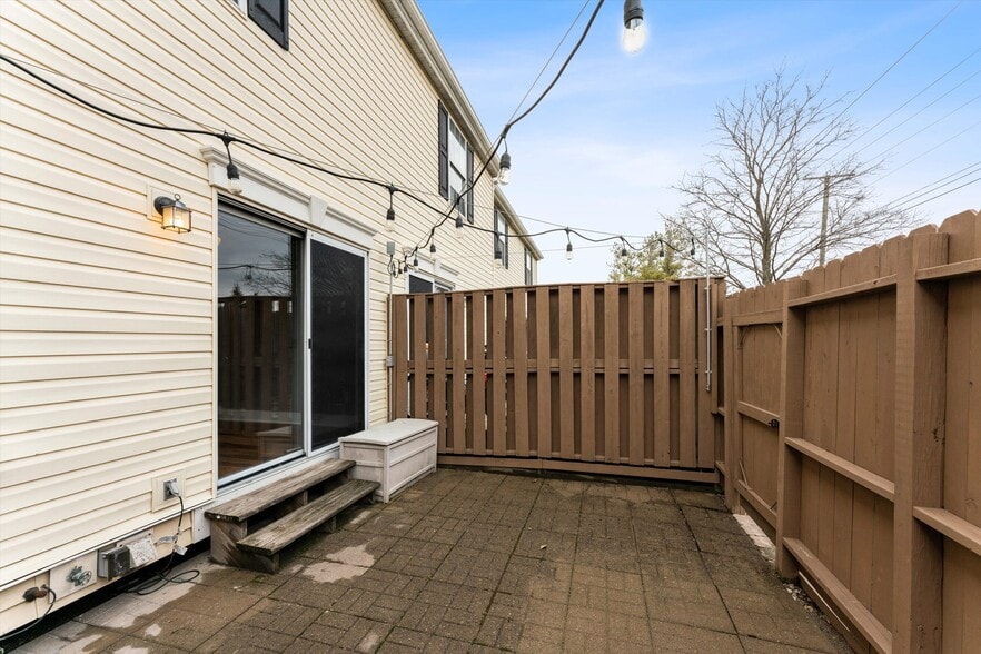 Building Photo - 4841 Stoneybrook Blvd