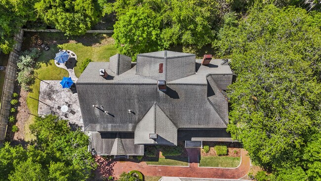 Building Photo - 221 SE 7th St