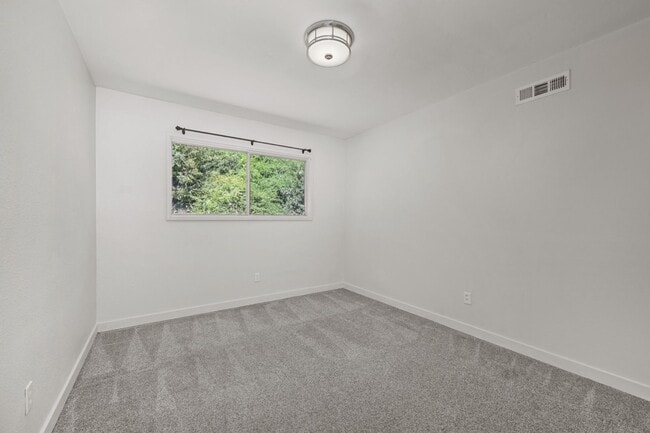 Building Photo - Private pool oasis!