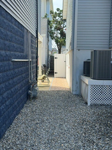 View of gate to back yard - 29 Hancock Ave