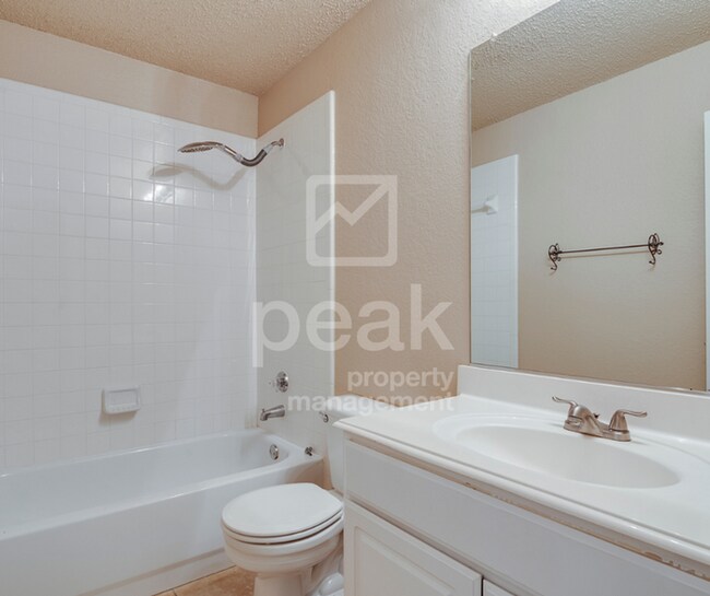 Building Photo - $2600! Beautiful 3 Bed, 2 Bath home in desirable PLANO! Tour Now!