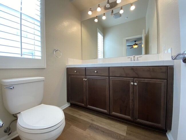 Building Photo - 2bd/2.5ba Townhouse with A/C in San Elijo ...