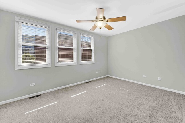 Building Photo - 1040 N Kingsbury St