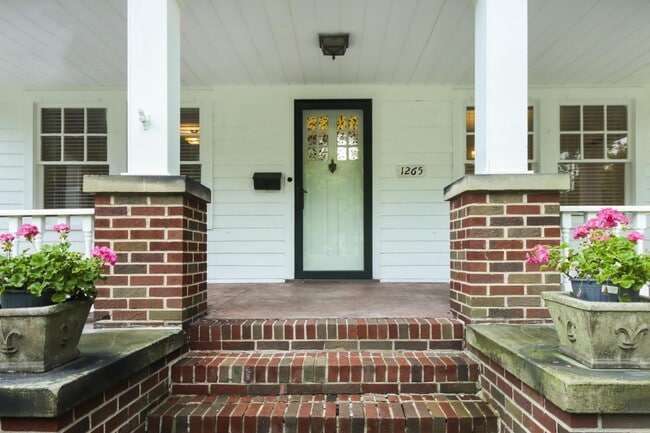 Building Photo - 1265 West Blvd