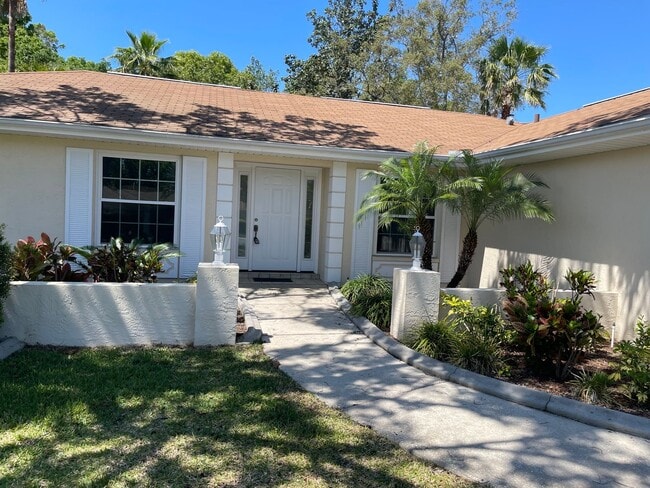 Building Photo - Adorable 2 bedroom 2 bath pool home in Seven Hills