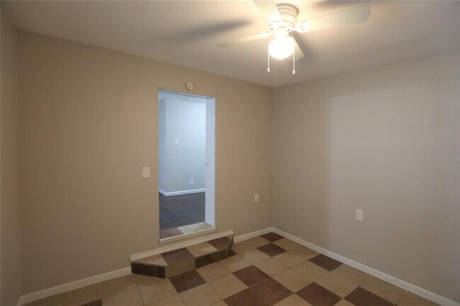 Building Photo - 8418 Grovecrest Dr