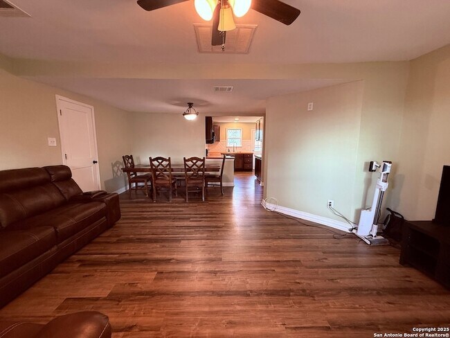 Building Photo - 1310 S 4th St