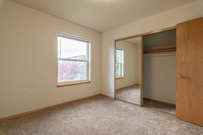 Building Photo - 508 NE Graham St