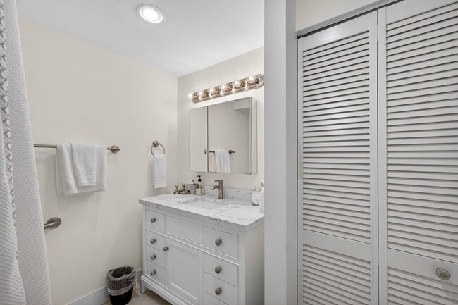 Building Photo - 611 Brackenwood Cove