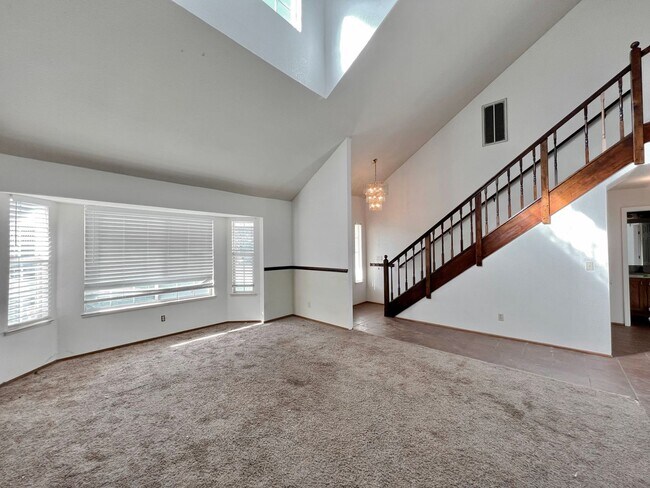 Building Photo - Beautiful South St Home