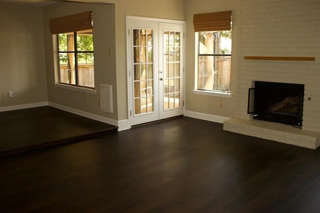 Building Photo - 2503 Monarch Dr