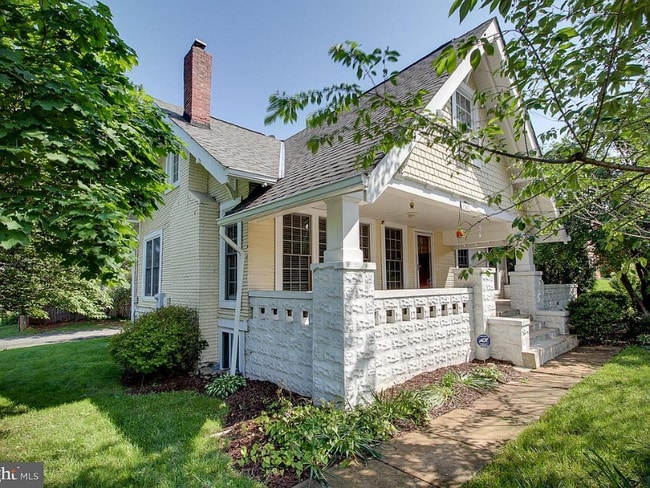 Building Photo - 1542 Chain Bridge Rd