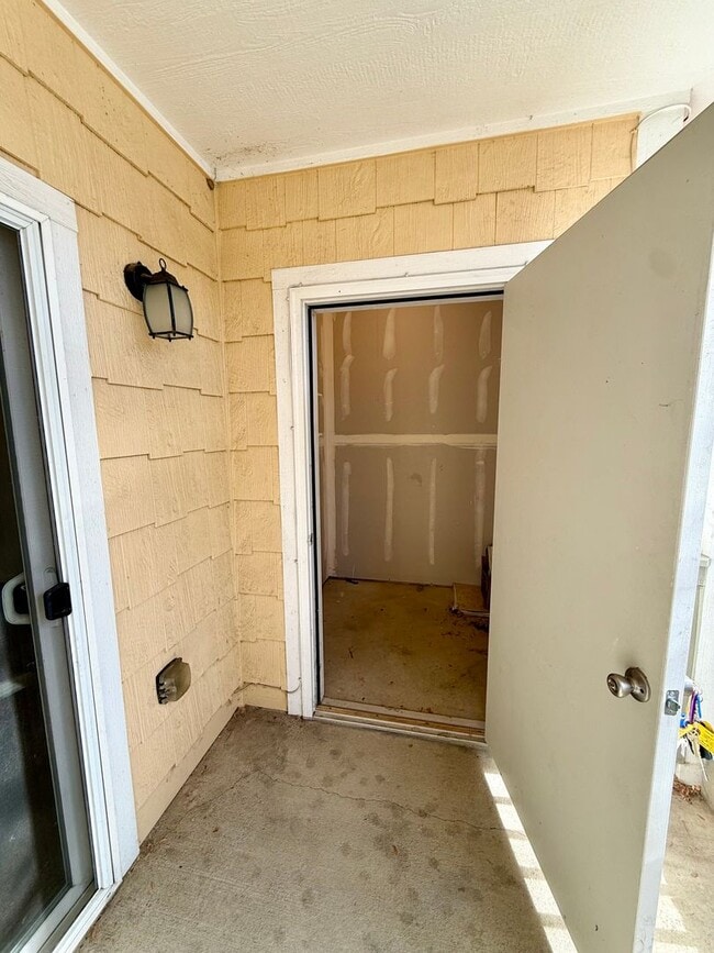 Building Photo - MUST SEE 2 Bed/2 Bath Condo in the Lakeshore at Centerra!