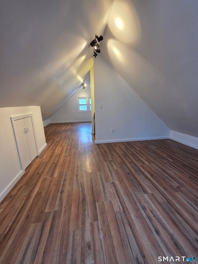 Building Photo - 784 Howe Ave