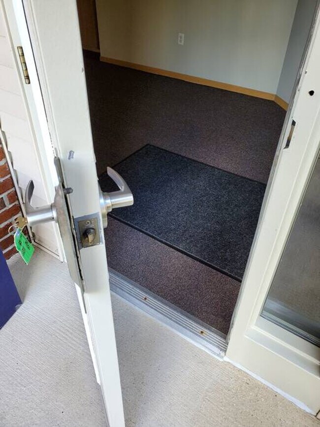 Building Photo - 501 Plaza Dr